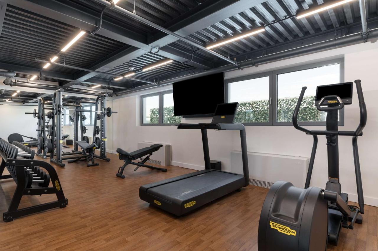 Radisson Blu Hotel, Cluj Exteriör bild The gym at the hotel