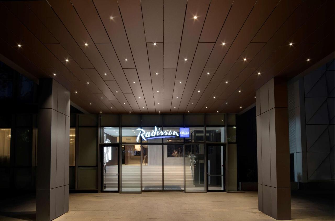 Radisson Blu Hotel, Cluj Exteriör bild Entrance to Radisson Blu Hotel, Brussels