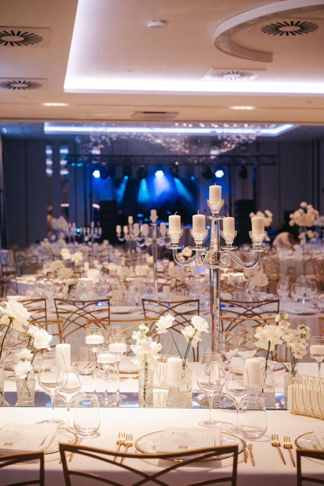 Radisson Blu Hotel, Cluj Exteriör bild The ballroom at the 2016 awards ceremony